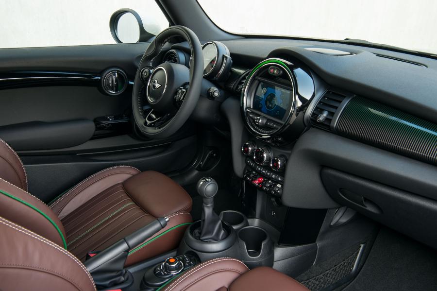 Интерьер Mini Cooper 60 Years Edition (F56) 2019 года  (WW) (фото 75 из 189)